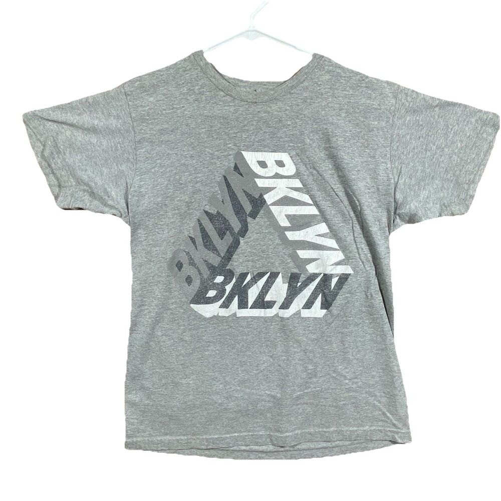 Brooklyn Laundry BKLYN Triangle Graphic T-Shirt M Gray Streetwear Style